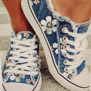 NWOT! JFB Woman's Flower Canvas Tennis Shoes Size 7.5
